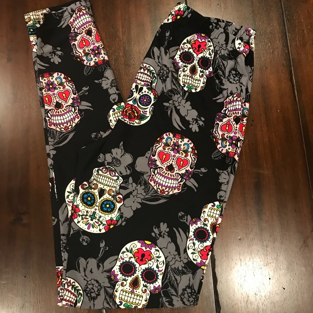Buttery soft OS and Plus leggings!Soft as Lularoe
